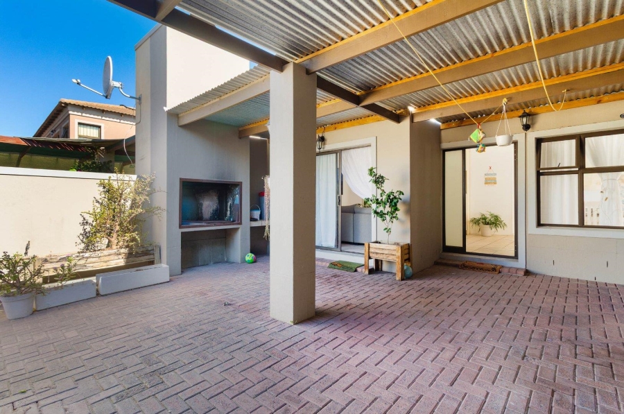 2 Bedroom Property for Sale in Parklands Western Cape